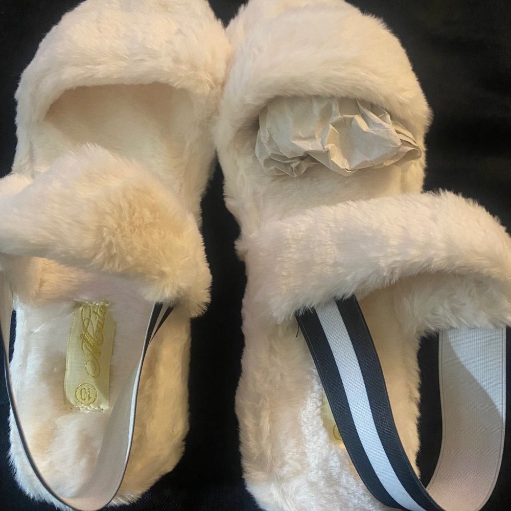Cream/Black and White Size 10 Slipper